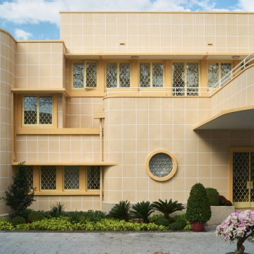 a mordernism mansion with many specific details of the movement