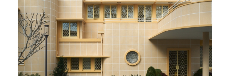 a mordernism mansion with many specific details of the movement