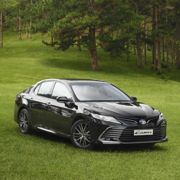Automobile product photography banner of Toyota Camry